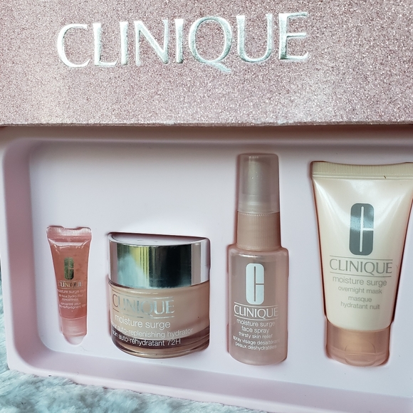 Clinique Moisture Surge Set - Picture 2 of 10